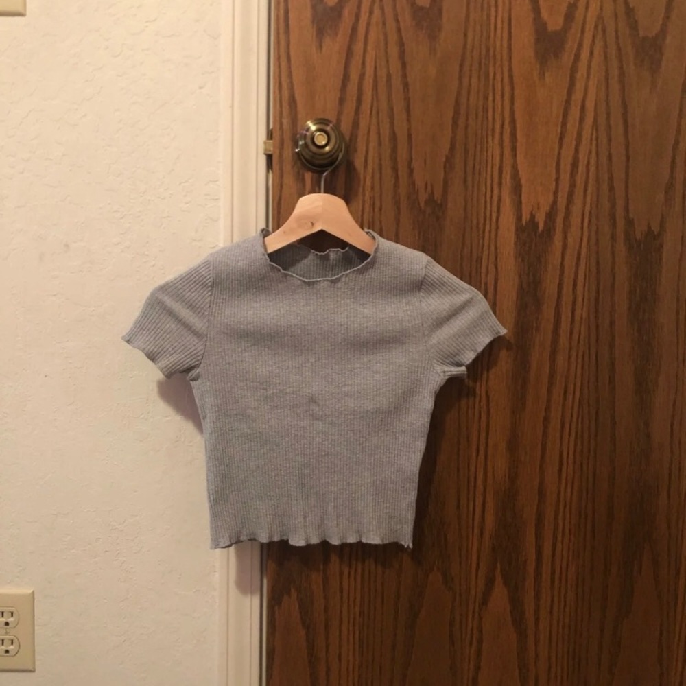 grey cropped top